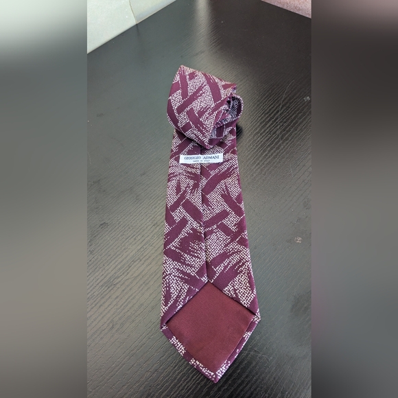 Giorgio Armani 100% Silk Tie - Dark Burgundy with Light Beige Patterns - Picture 1 of 10
